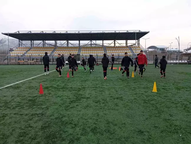 Muş'ta Gençler İçin Futbol Kursları Devam Ediyor