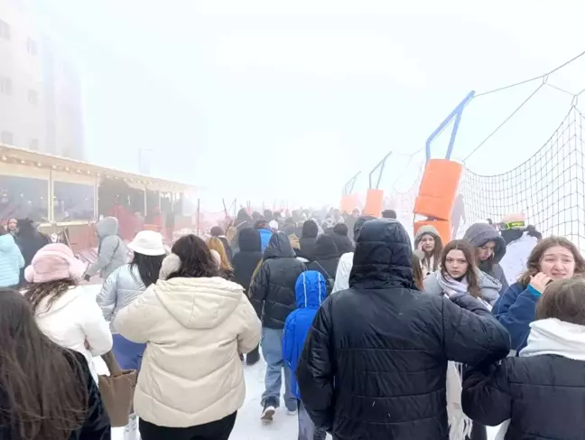 Uludağ'da Kar Kalınlığı 58 Santimetreye Ulaştı, Günübirlikçi Yoğunluğu Artıyor