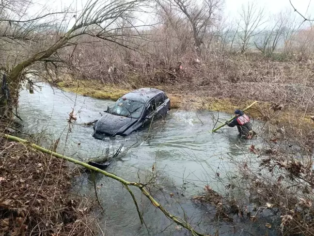 Çanakkale'de Otomobilin Çaya Uçması Sonucu Üniversite Öğrencisi Hayatını Kaybetti