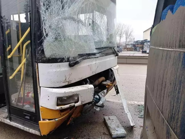 Ankara'da Zincirleme Trafik Kazası: 33 Yaralı