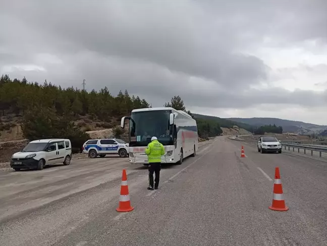 Antalya'da Trafik Denetimlerinde 17 Bin 987 Kişiye Ceza Kesildi