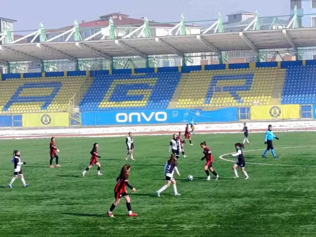 Ağrı Kadın Futbol Takımı, Kahramanmaraş'ı 5-0 Mağlup Etti