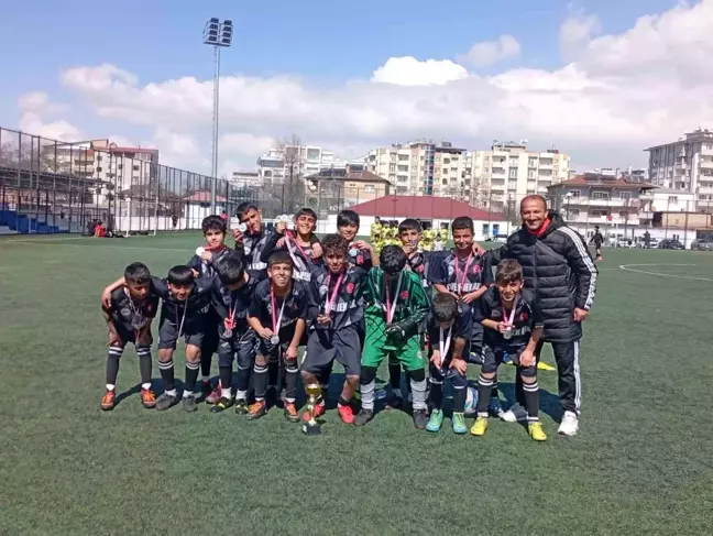 Özalp Yatılı Bölge Okulu Küçük Erkekler Futbol Turnuvasında İkinci Oldu