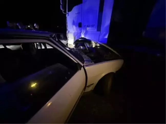 Hatay'da Tırla Çarpışan Fiat Tofaş'ta 2 Yaralı