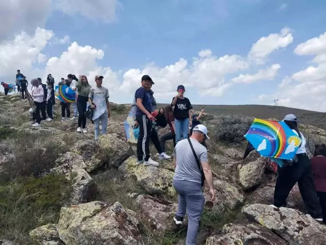 Niğde'de 19 Mayıs Coşkusu: Gençlik Yürüyüşü ve Uçurtma Şenliği