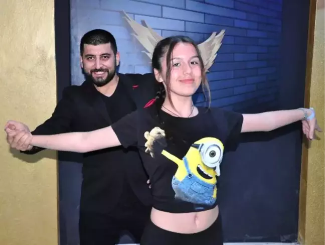 Dans Sevdasıyla Memurluktan İstifa Etti, Şampiyonlar Çıkardı