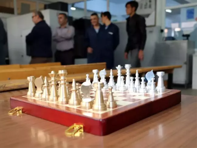 Yozgat'ta Öğrenciler Pirinç ve Alüminyumdan Satranç Takımı Üretti