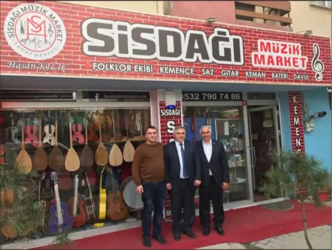 Milli İrade Derneği'ne Kemençe Görünümlü Saat Hediye Etti…