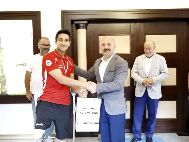 Ağrılı özel sporculardan Vali Varol'a ziyaret
