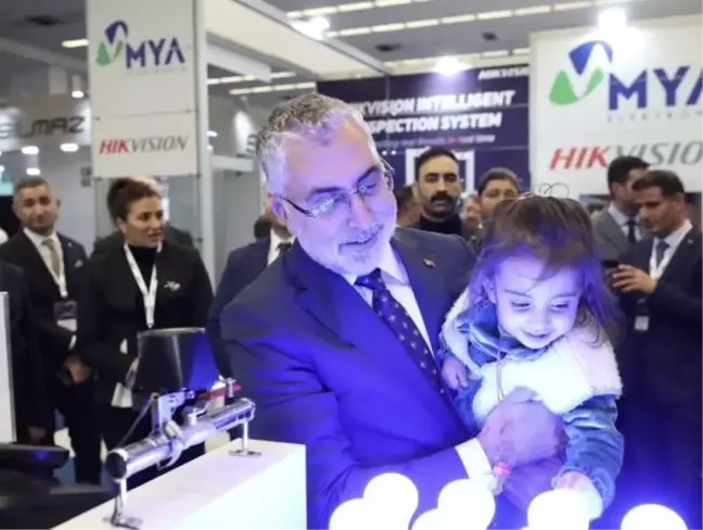 Çalışma ve Sosyal Güvenlik Bakanı Vedat Işıkhan, Verimlilik ve Teknoloji Fuarı'nı ziyaret etti