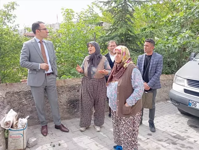 Beypazarı Kaymakamı Vedat Yılmaz, afet bölgesi ilan edilen mahallelerde incelemelerde bulundu