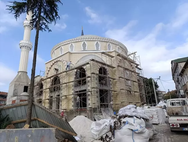 Kaynarca'da Cami İnşaatında İşçi Düşerek Yaralandı