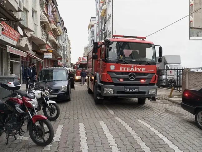 Samsun'da 5 Katlı Binanın Çatısında Yangın Çıktı