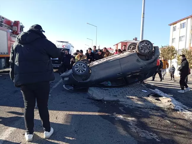 Kars'ta Trafik Kazası: 2 Yaralı