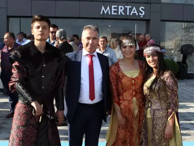 Körfezin En Büyük Seramik Mağazası Edremit'te Açıldı