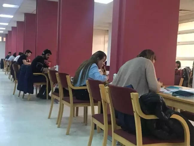 ''Başkan Karaosmanoğlu Kentin Duayen Öğretmenidir''