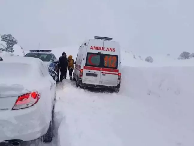 Kara Saplanan Ambulansta Mahsur Kalan 3 Sağlık Çalışanı 19 Saat Sonra Kurtarıldı