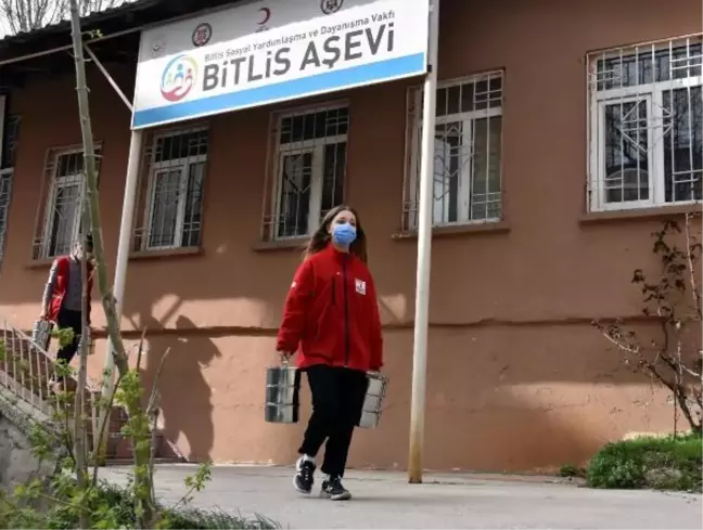 BİTLİS'TE KIZILAY'DAN GÜNDE 3 BİN KİŞİYE SICAK YEMEK