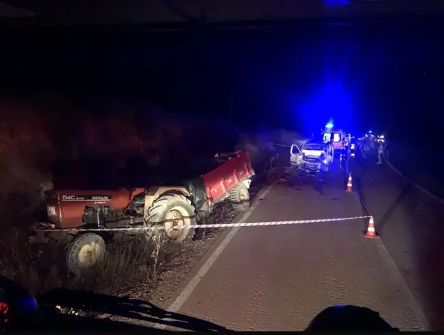 Balıkesir'de otomobil traktöre çarptı: 1 ölü, 3 yaralı