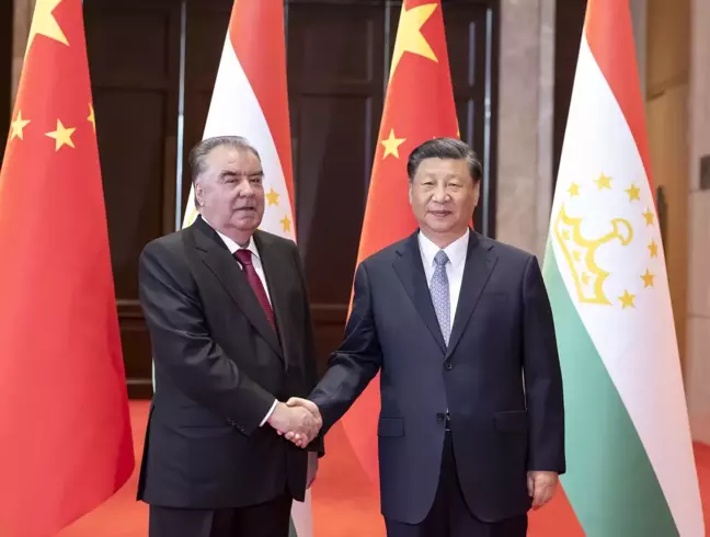 Xi, Tacikistan Cumhurbaşkanı Rahman ile Görüştü