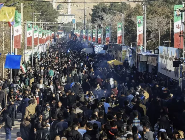 İran'da Süleymani'nin Mezarı Yakınlarında Patlama: 25 Ölü, 40 Yaralı