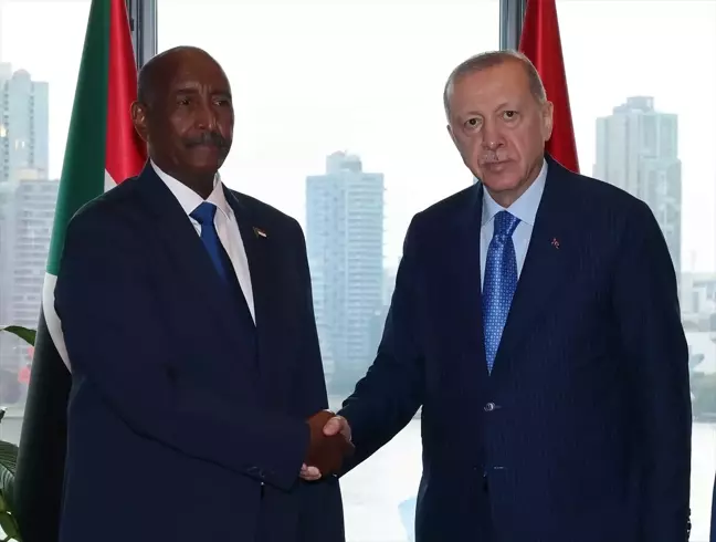 Cumhurbaşkanı Erdoğan, Sudan Egemenlik Konseyi Başkanı el-Burhan'ı Kabul Etti