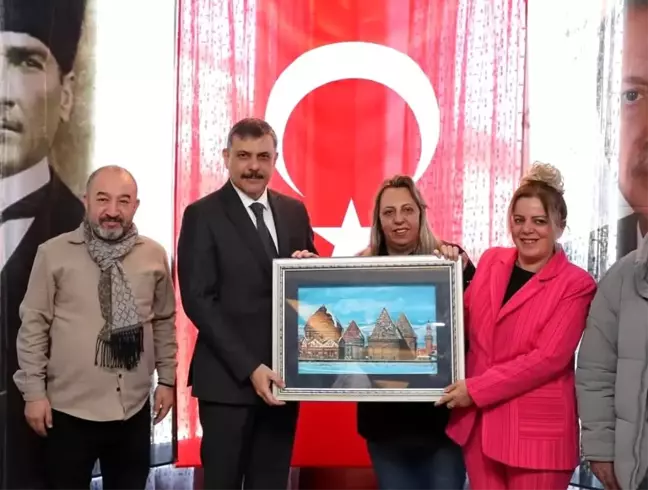 Erzurum Yeni Medya Derneği'nden Vali Çiftçi'ye Özel Tablonun Takdimi