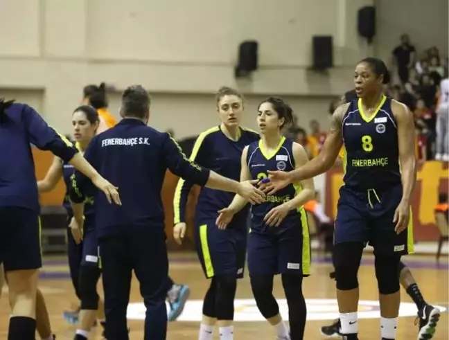 Galatasaray - Fenerbahçe: 49 - 57