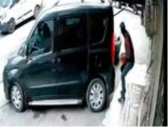 Beylikdüzü'nde 90 akü ve 3 bilgisayarı böyle çaldılar