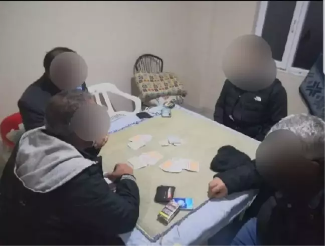 İnşaatı yeni biten binaya 'kumar' baskını; 6 kişiye 20 bin lira ceza