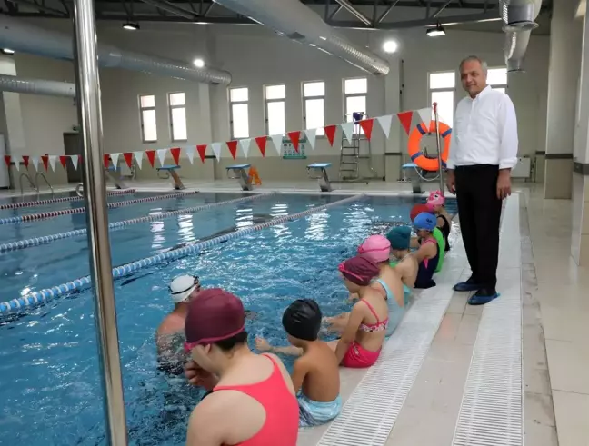 Suluova'da yarı olimpik yüzme havuzu hizmete girdi