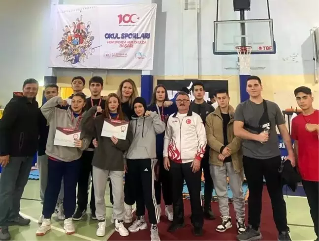 Düzceli Sporcular Okul Sporları Bilek Güreşi Gençler B Grup Birinciliği Seçmelerinde 6 Madalya Kazandı
