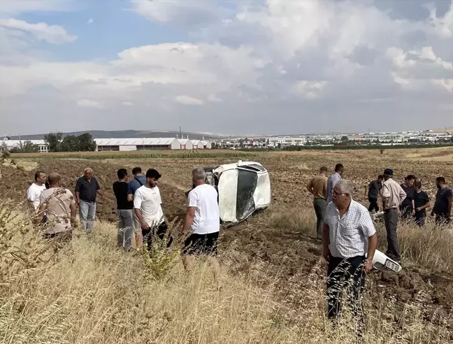 Eskişehir'de Otomobil Şarampole Devrildi: 2 Yaralı