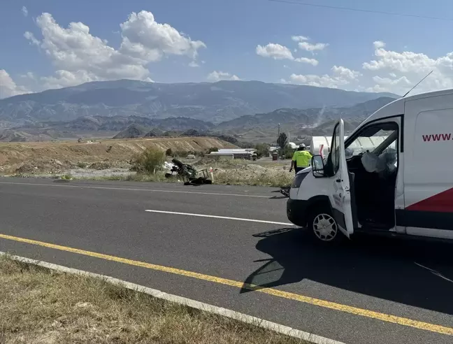 Erzurum'da minibüs ile ATV çarpışması: 1 ölü, 1 yaralı