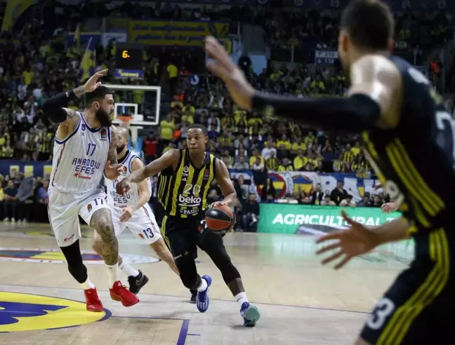 Fenerbahçe Beko, A. Efes'i Türk Derbisinde Yenerek 11. Galibiyetini Elde Etti