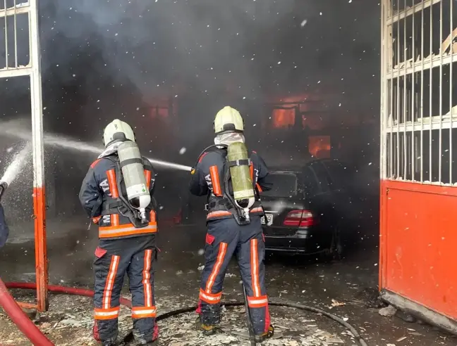 Malatya'da Sanayi Sitesinde Yangın Kontrol Altına Alındı