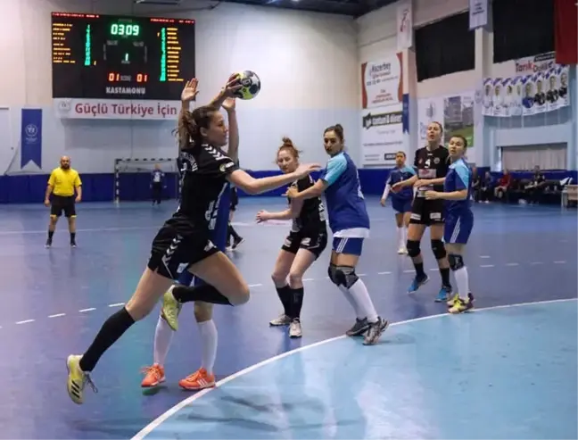 Hentbol Federasyonu, Atadığı Hakemleri Bilgilendirmeyi Unutunca Hakemler Maça Gelmedi