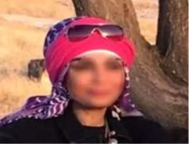 Dolandırıcının etkisi altında kalarak kendi kendilerinden kan almışlar