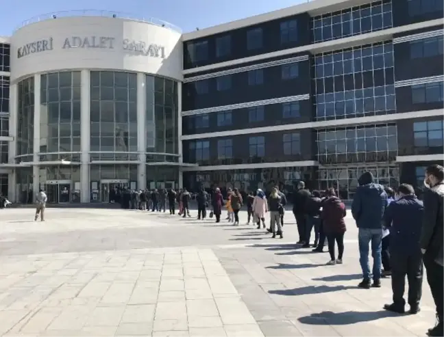 Kayseri Adliyesi'nde 'HES kodu' kuyruğu