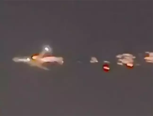 Boeing 747-8 uçak Miami'de kalkıştan kısa süre sonra alev aldı