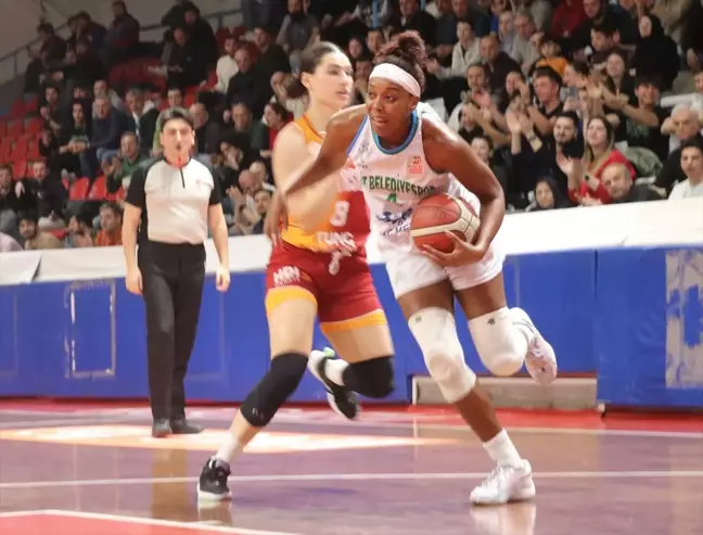 Galatasaray Çağdaş Faktoring, Mehmet Kavan Yapı İzmit Belediyespor'u mağlup ederek yarı finale yükseldi