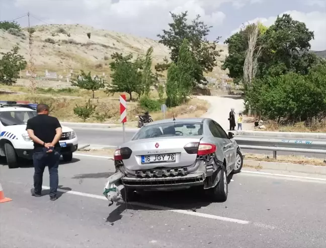 Malatya'da otomobil bariyere saplandı: 3 yaralı