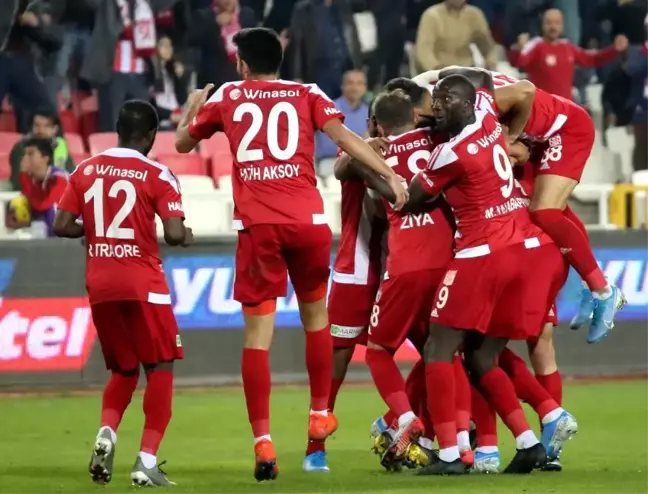Sivasspor maç fazlasıyla liderliğe yükseldi