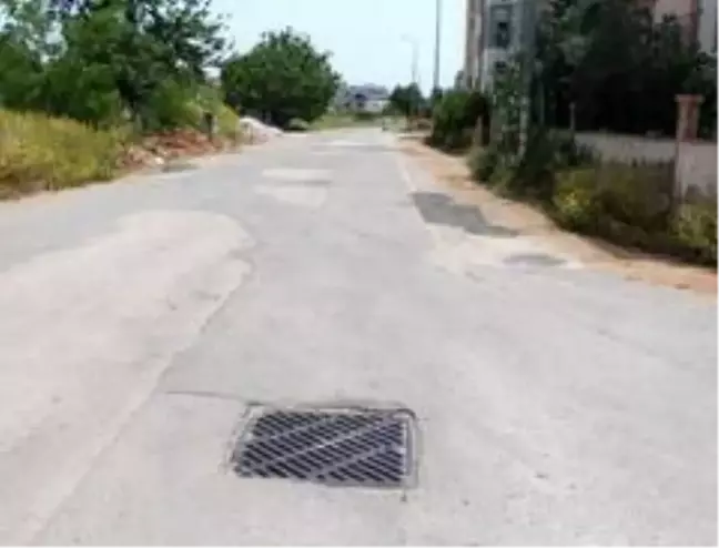 Karantina bölgesine kanalizasyondan girmeye çalışınca mahsur kaldı