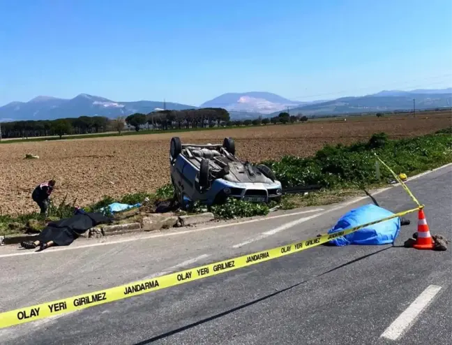 İzmir'de süt kamyonu ile hafif ticari araç çarpıştı: 3 ölü, 4 yaralı