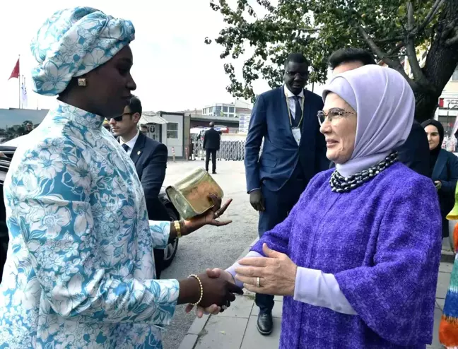 Emine Erdoğan, Senegal Cumhurbaşkanının eşi Marie Khone Fay ile bir araya geldi