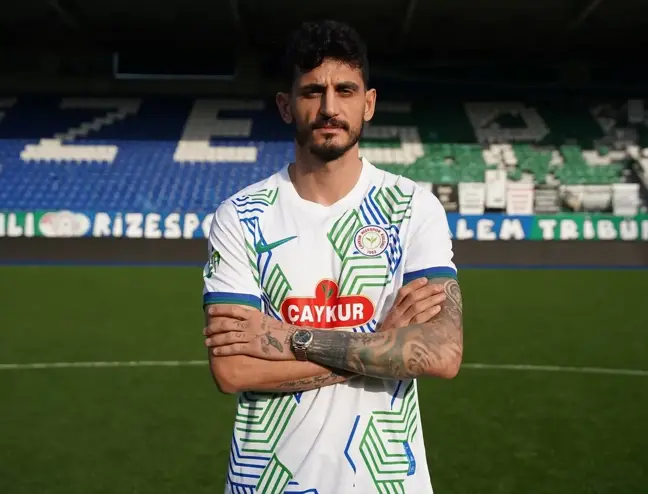 Çaykur Rizespor, Samet Akaydin ile 1,5 Yıllık Sözleşme İmzaladı