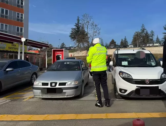 Eskişehir'de Trafik Ekiplerinden Engelli Park Alanlarına Denetim