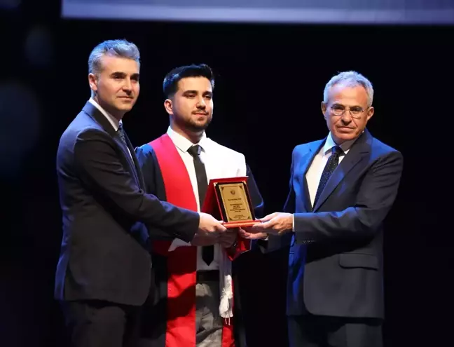 GAÜN Hukuk Fakültesi Mezuniyet Töreni Düzenlendi