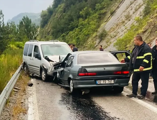 İnebolu'da Otomobil ile Hafif Ticari Araç Çarpıştı: 7 Yaralı